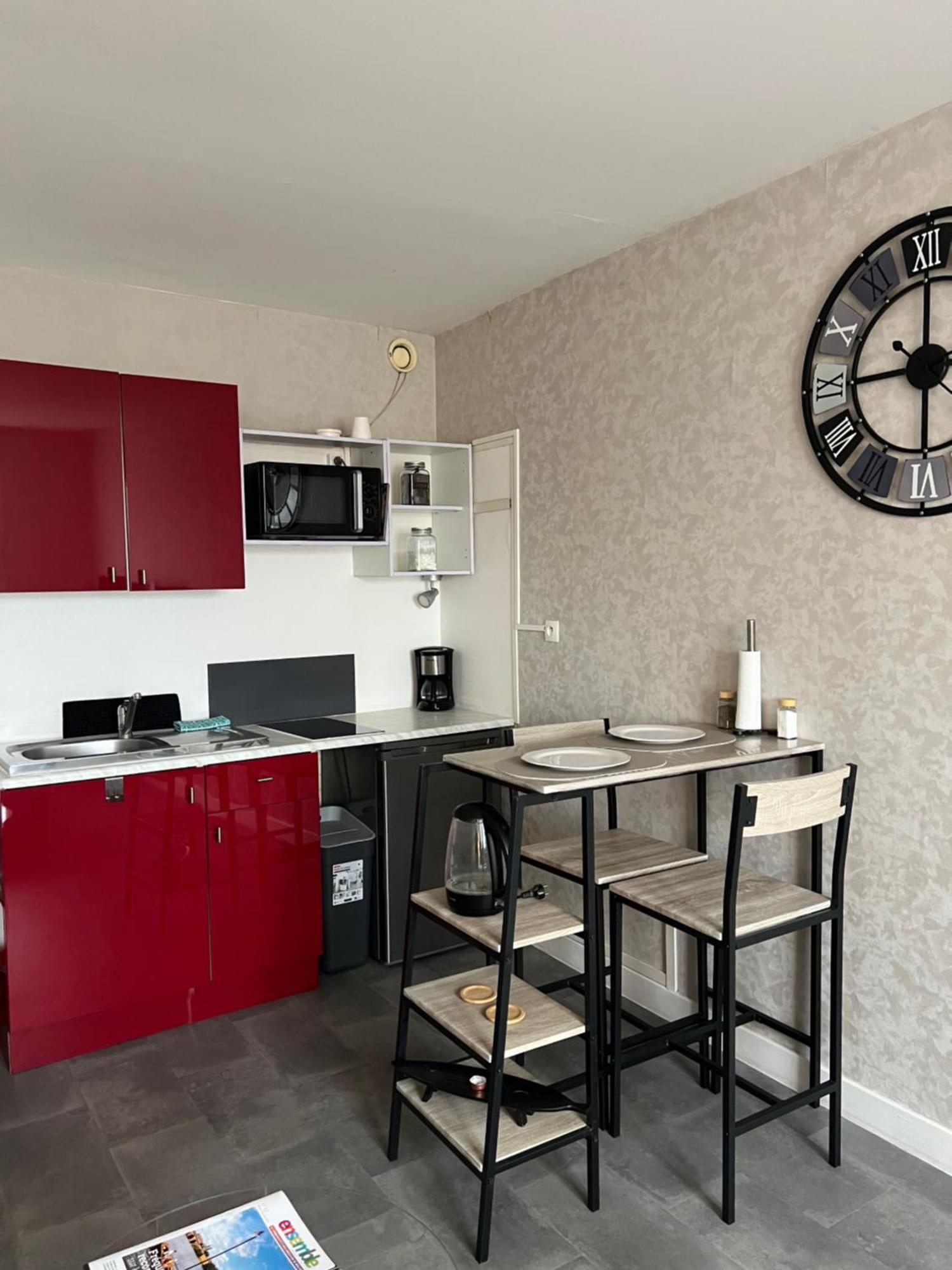 Joli Studio Avec Parking Prive, Bien Situe 穆兰 外观 照片